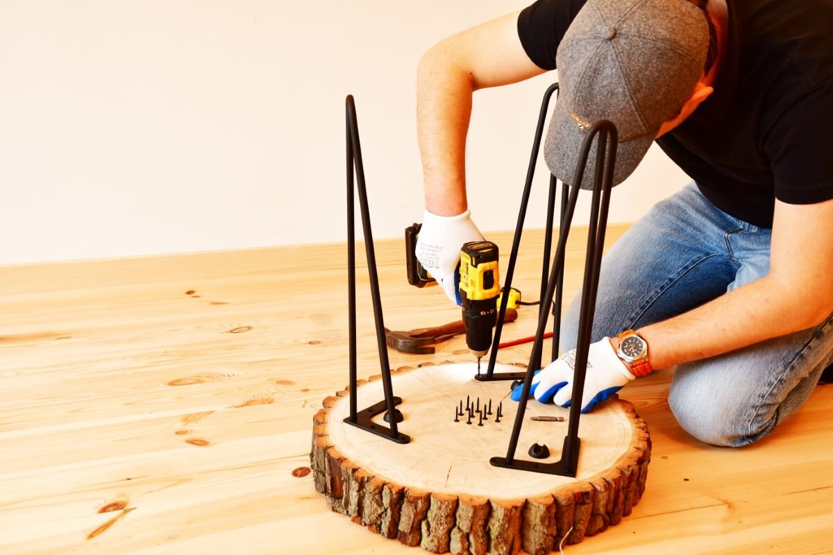 Solid wooden round slice table with hairpin legs